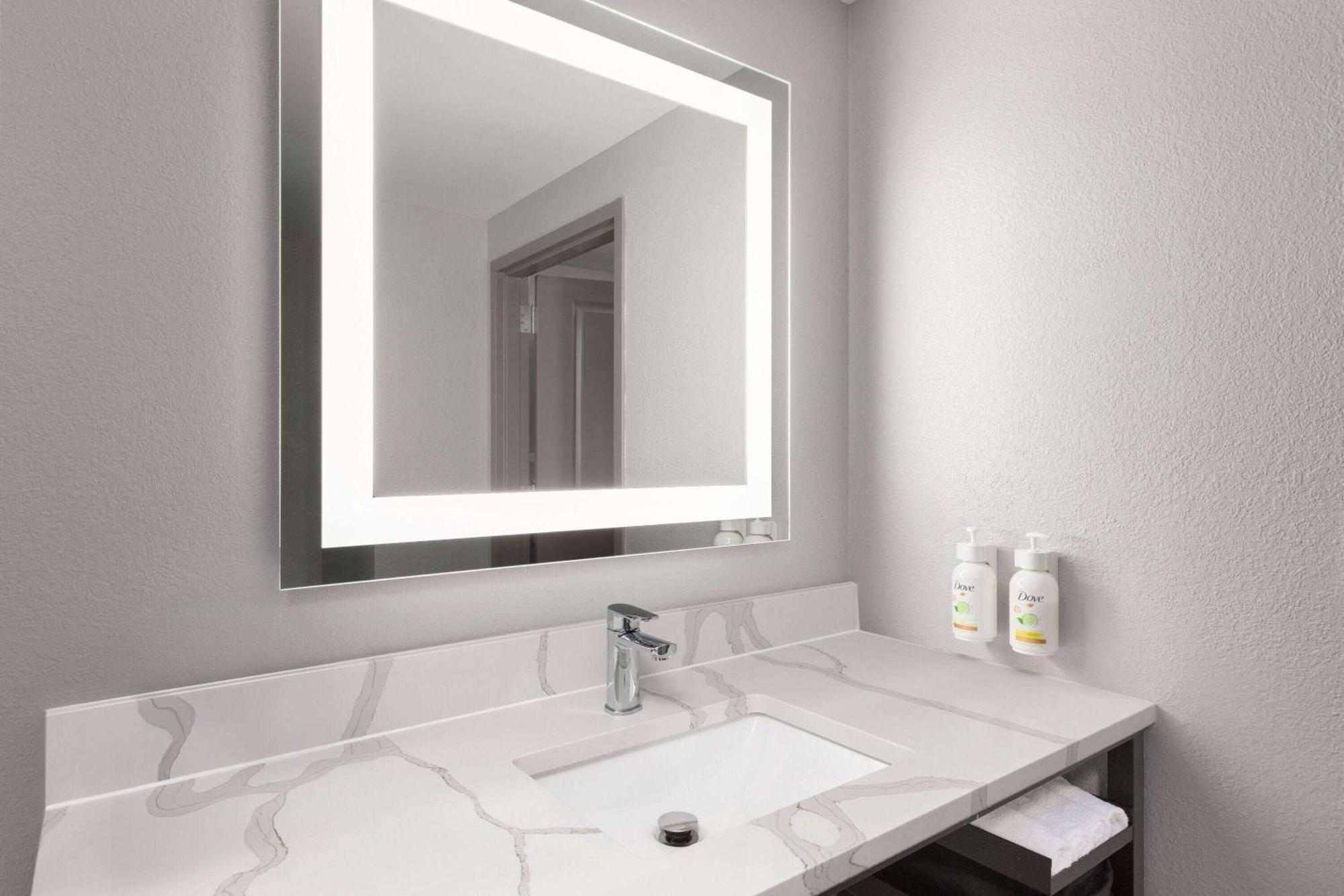La Quinta By Wyndham Knoxville Central Papermill Bagian luar foto