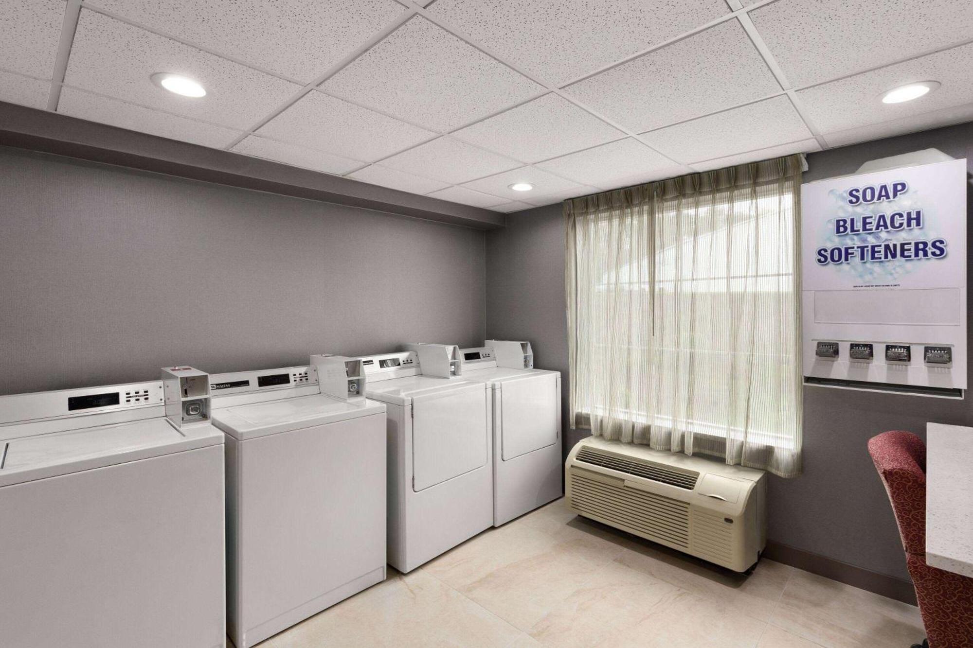 La Quinta By Wyndham Knoxville Central Papermill Bagian luar foto