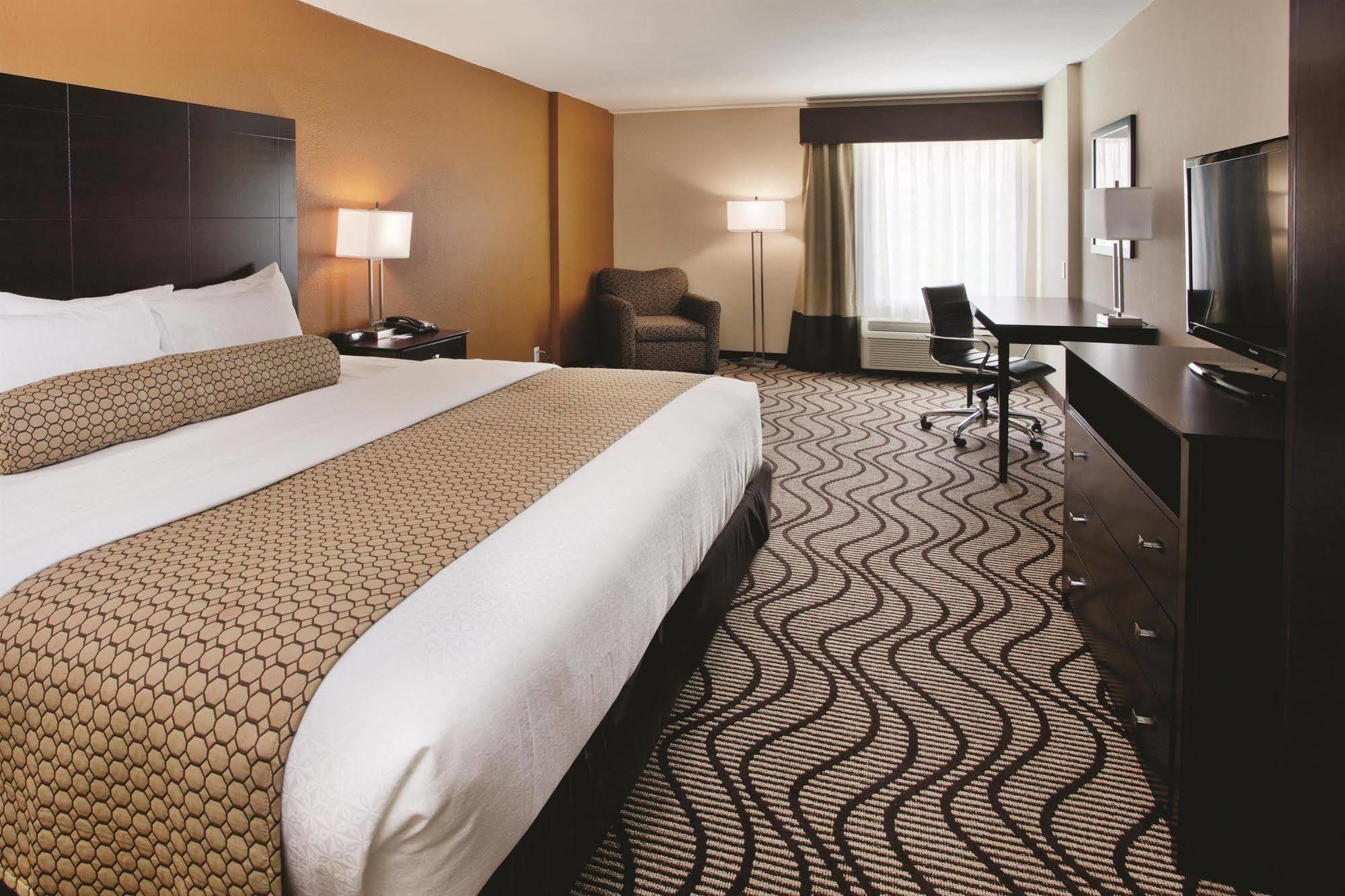 La Quinta By Wyndham Knoxville Central Papermill Bagian luar foto